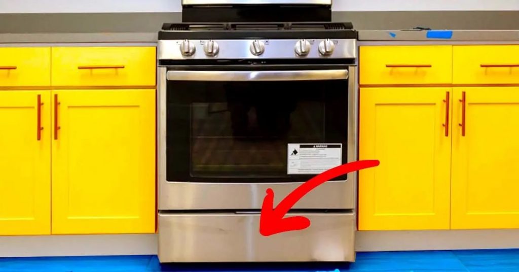 Wussten Sie, wofür die Schublade unter dem Ofen ist? Und es ist nicht zum Sparen von Pfannen Wussten Sie, wofür die Schublade unter dem Ofen ist? Und es ist nicht zum Sparen von Pfannen