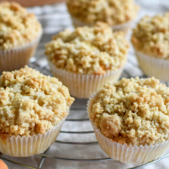 Apfel-Muffins mit knuspriger Streuselkruste