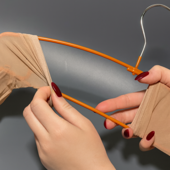 🧦✨ Warum eine Socke auf einem Kleiderbügel? Diese GENIALE Haushaltstrick solltest du kennen!