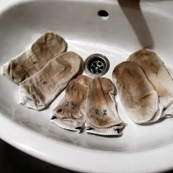 🧦 Weiße Socken reinigen: 4 effektive Methoden für strahlendes Weiß ✨